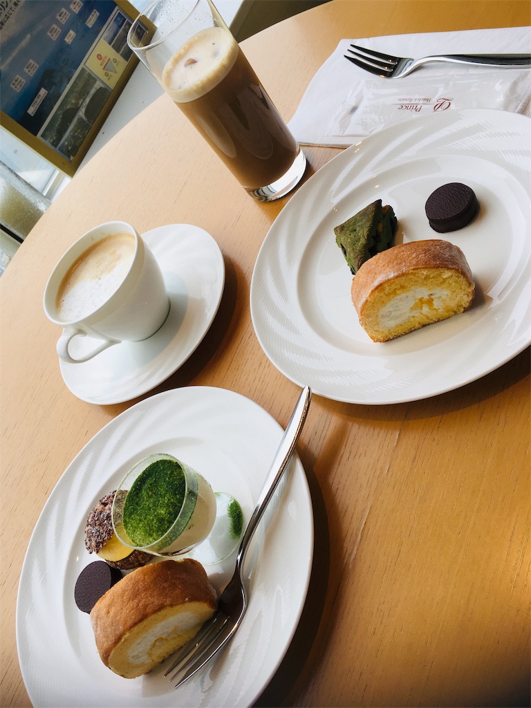 グランドプリンスホテル広島のクラブラウンジケーキ